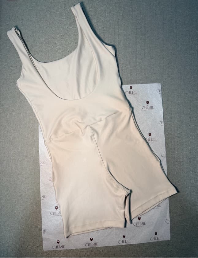 Macaquinho Costa Nua bege